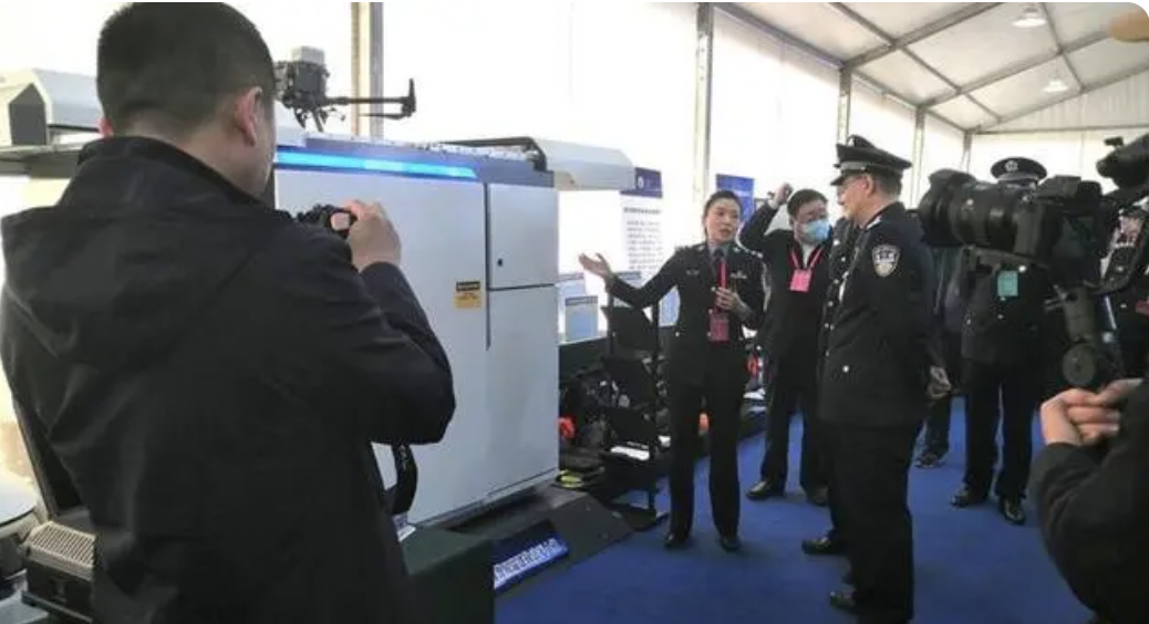 qy球友会(中国)智能无人机机场亮相20年一次全国交警比武会场